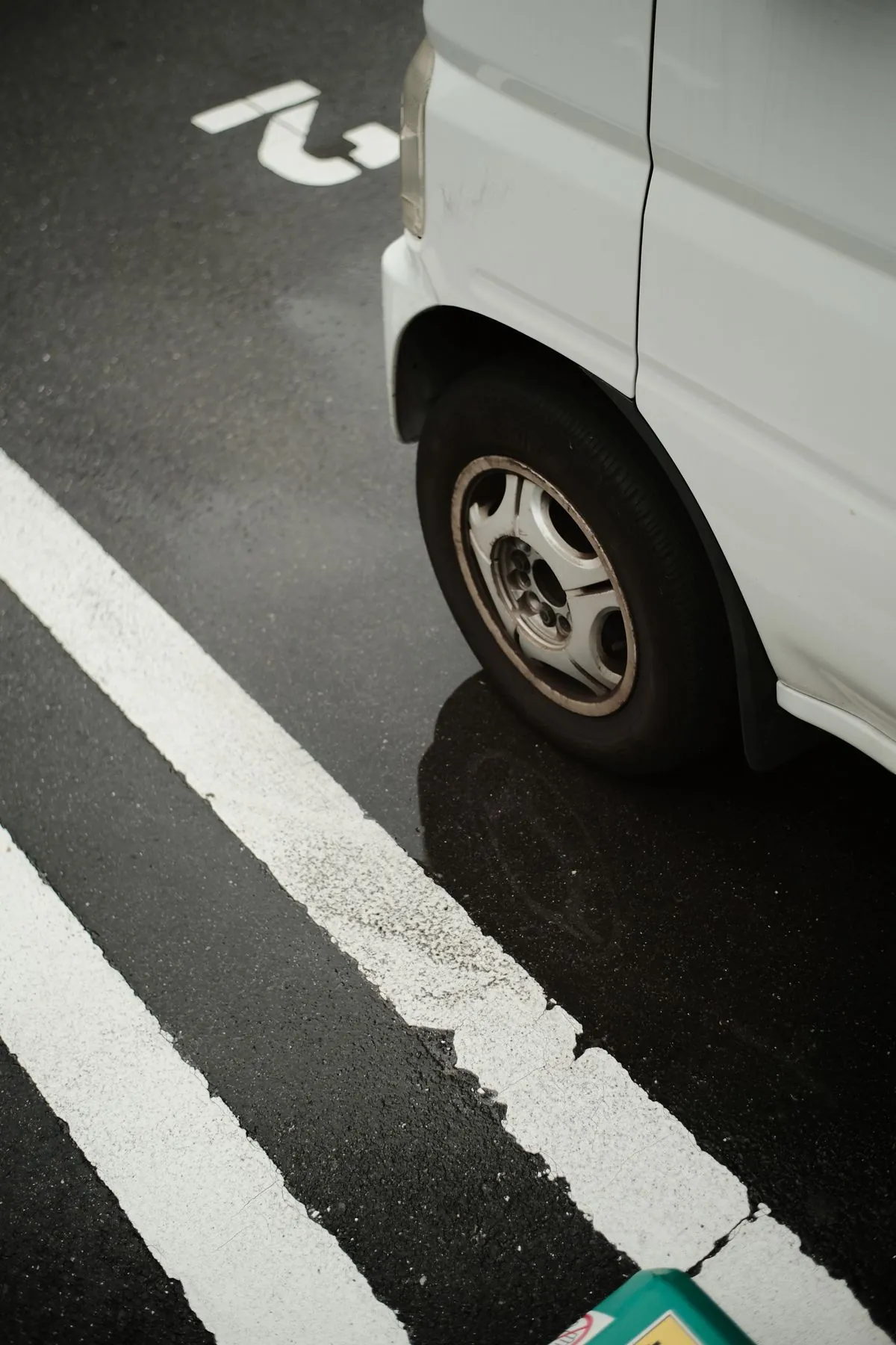 A car driving on a wet UK road on all-season tyres