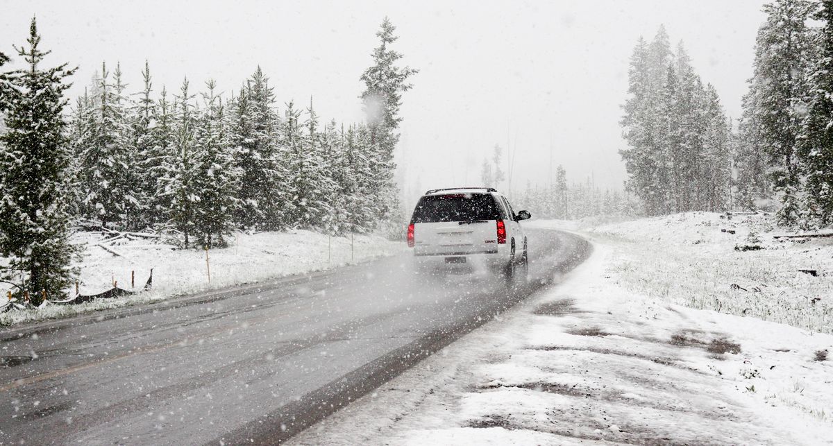 A snowy road in winter when tyre pressures commonly drop